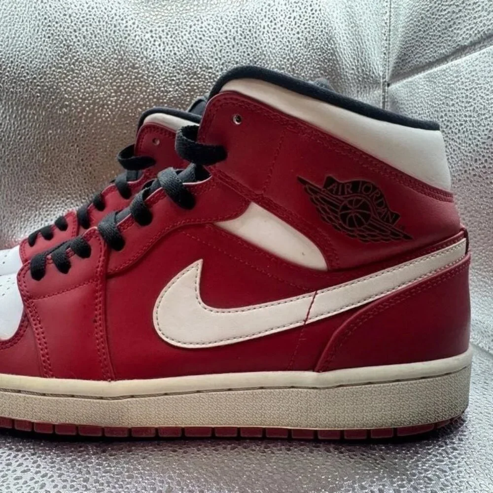 Size 10 - Jordan 1 Mid Chicago Mens Red White Black Gym Shoes Sneaker 554724-605